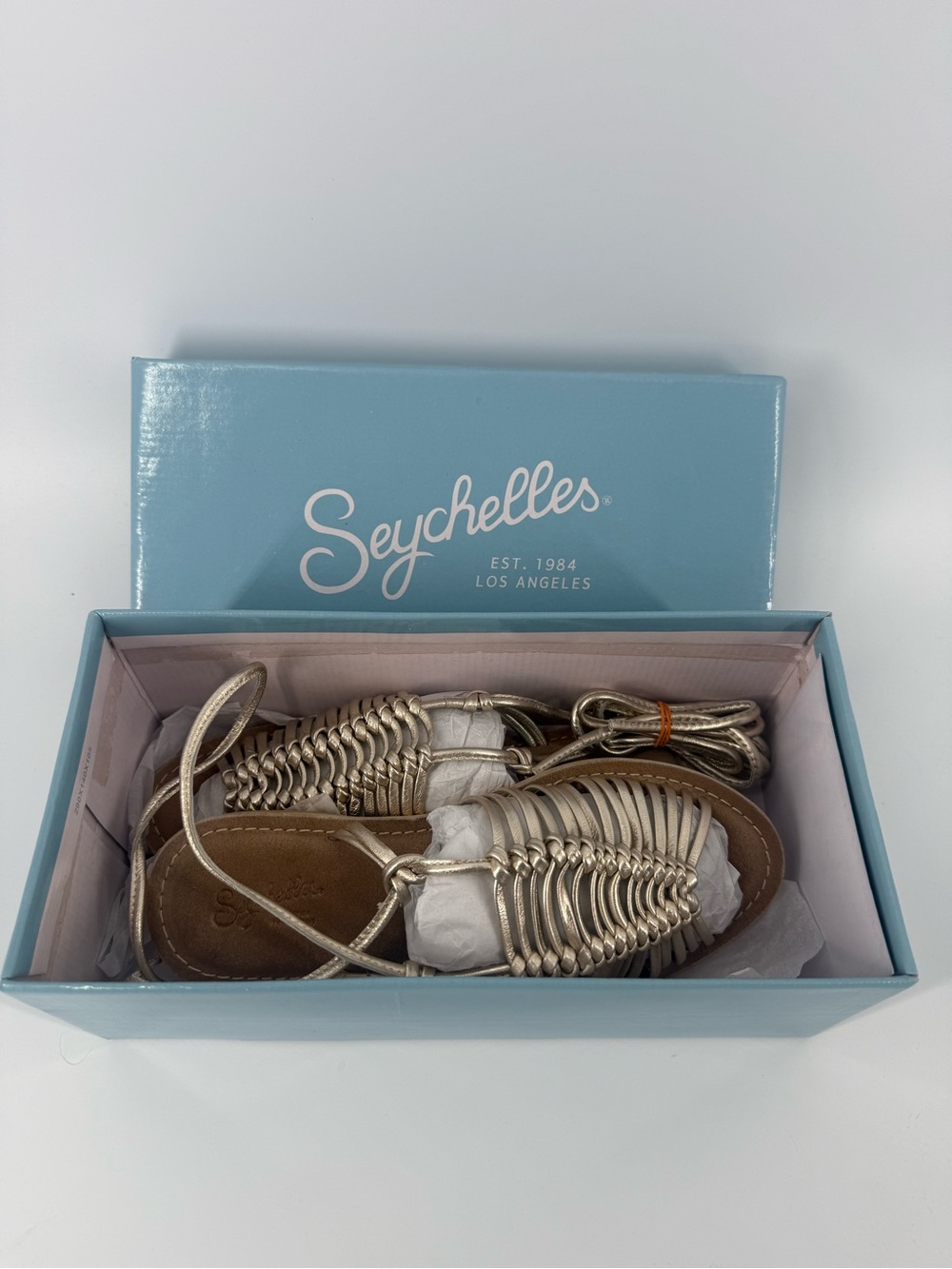 Seychelles Womens Distant Shores Metallic Platinum Sandals EUC w Box Size 6.5